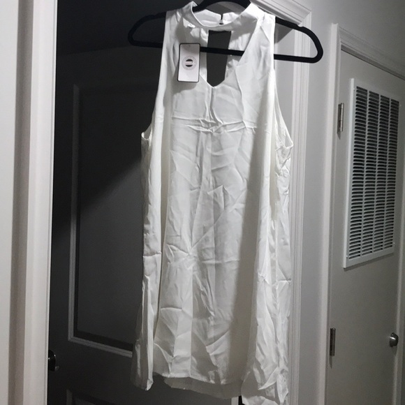 White dress - Picture 1 of 1